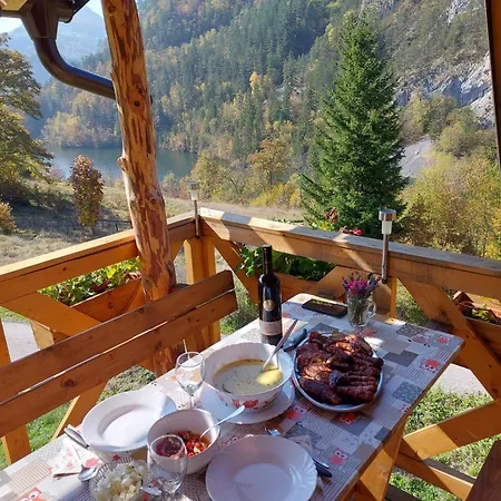 Tarska Carolija Zaovine Tatil Evi