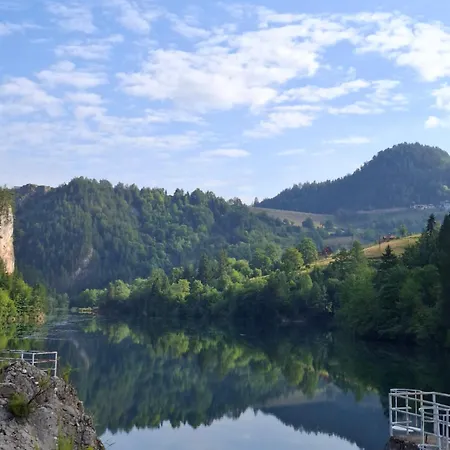 Tarska Carolija Zaovine Tatil Evi